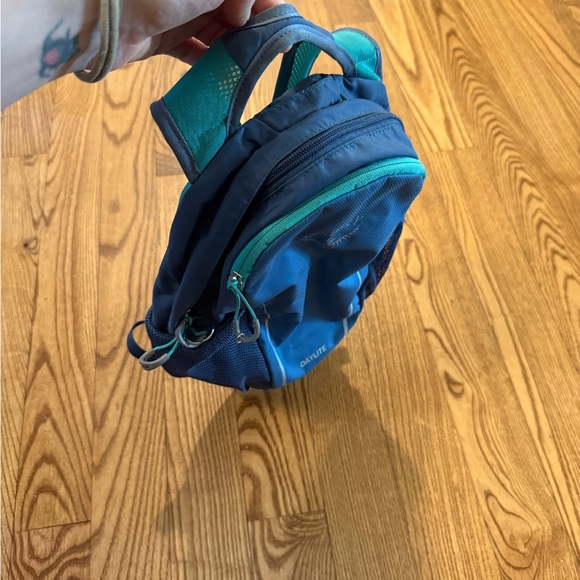 Osprey Kid Daylite Navy and Teal Backpack - Picture 2 of 5
